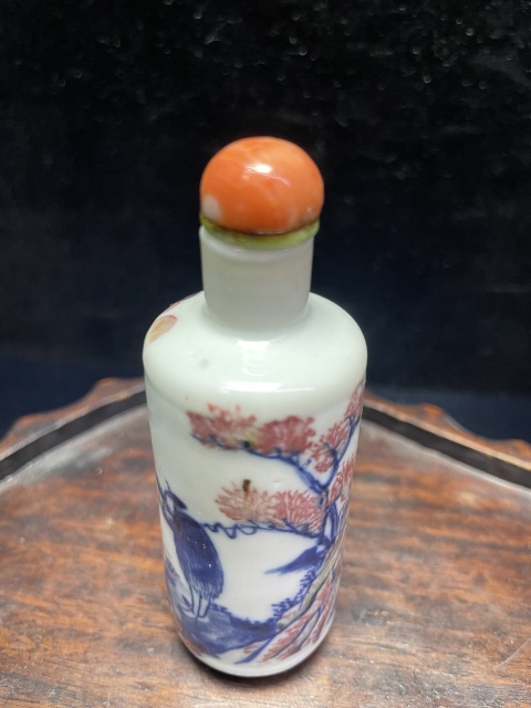 古玩陶瓷清中期青花釉里紅人物鼻煙壺拍賣(mài)，當(dāng)前價(jià)格9999元