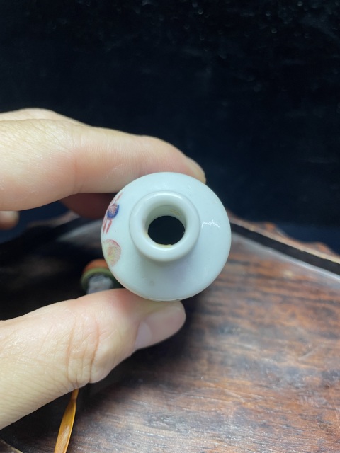 古玩陶瓷清中期青花釉里紅人物鼻煙壺拍賣(mài)，當(dāng)前價(jià)格9999元