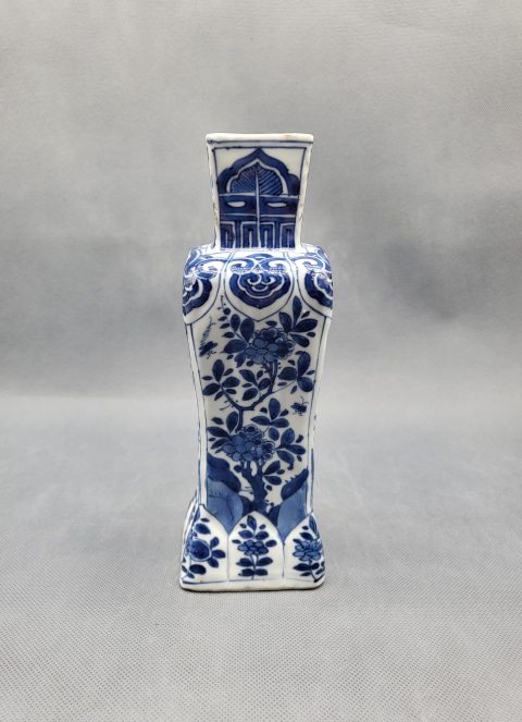 古玩陶瓷康熙青花洞石花卉四方尊拍賣，當前價格9800元