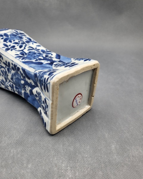 古玩陶瓷康熙青花洞石花卉四方尊拍賣，當前價格9800元