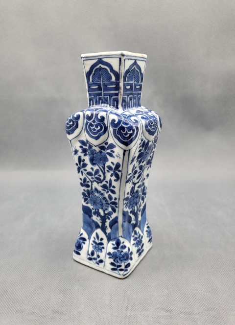 古玩陶瓷康熙青花洞石花卉四方尊拍賣，當前價格9800元