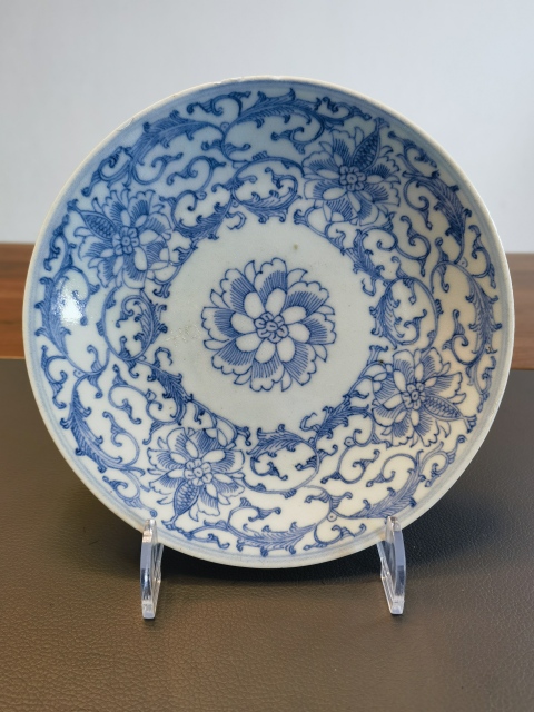 古玩陶瓷大清嘉慶年製官窯本朝款青花淡描花卉紋盤拍賣，當前價格850元