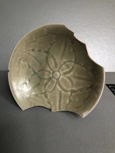 古玩陶瓷宋寺龍口青瓷刻花盤拍賣,當前價格0元