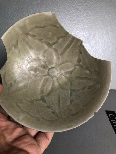 古玩陶瓷宋寺龍口青瓷刻花盤拍賣,當前價格0元