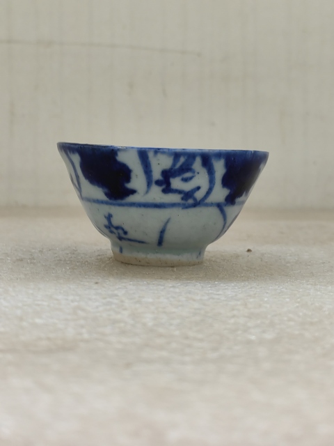 古玩陶瓷清中期青花花卉紋茶杯拍賣,當(dāng)前價(jià)格398元