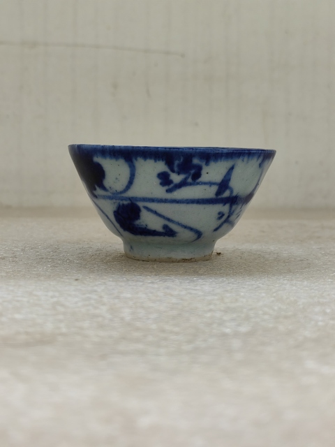 古玩陶瓷清中期青花花卉紋茶杯拍賣,當(dāng)前價(jià)格398元