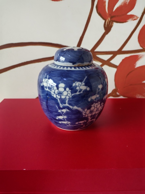 古玩陶瓷青花留白冰梅紋蓋罐拍賣，當前價格2500元