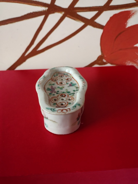 古玩陶瓷人物紋刨花缸拍賣,當前價格1600元