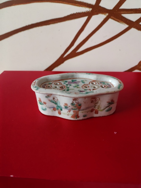 古玩陶瓷人物紋刨花缸拍賣,當前價格1600元