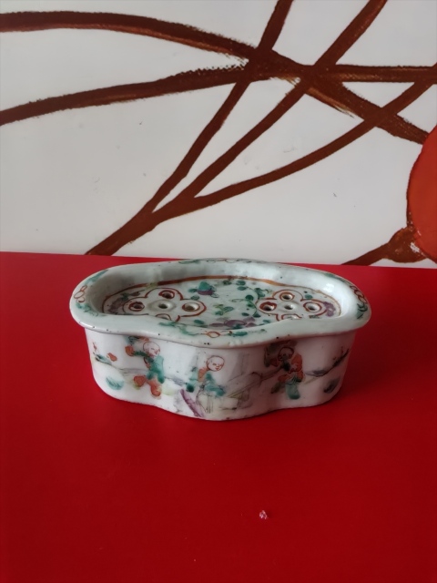 古玩陶瓷人物紋刨花缸拍賣,當前價格1600元