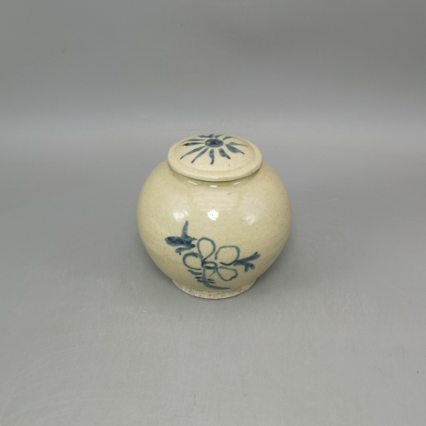 古玩陶瓷明晚期花卉紋青花蓋罐拍賣(mài),當(dāng)前價(jià)格850元