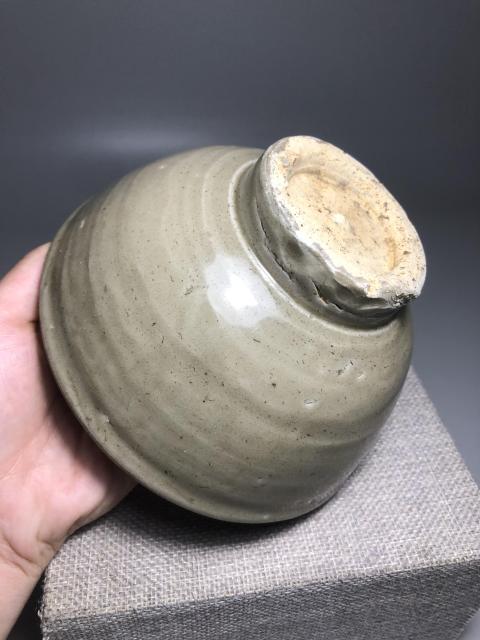 古玩陶瓷元,龍泉青釉印花紋深腹碗拍賣,當前價格1600元