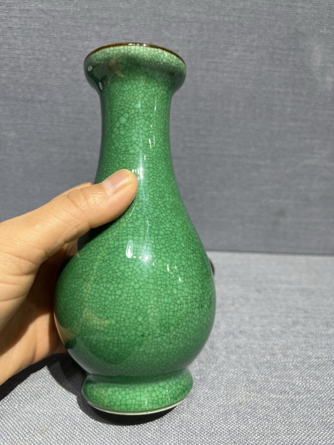 古玩陶瓷綠哥釉盤口瓶拍賣，當(dāng)前價(jià)格3500元
