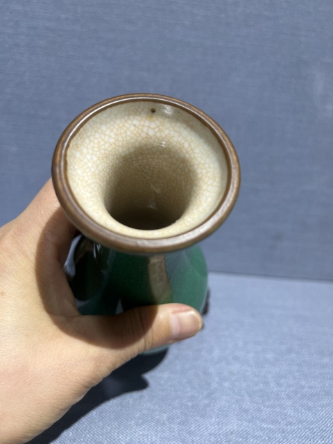古玩陶瓷綠哥釉盤口瓶拍賣，當(dāng)前價(jià)格3500元