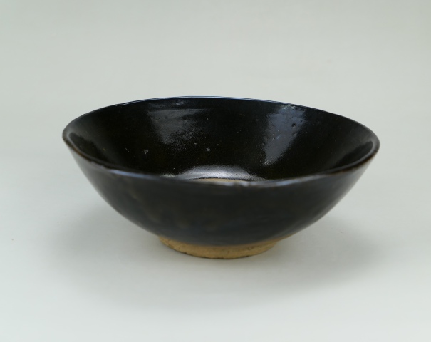 古玩陶瓷明代.黑釉茶碗(1368年-1644年)拍賣,當前價格230元