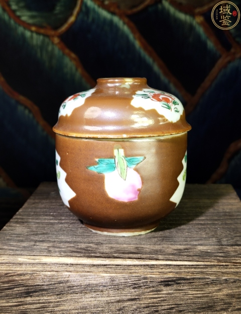 古玩陶瓷【域鑒優品放漏】清早期紫金釉開窗粉彩花卉紋蓋缸拍賣,當前價格1960元