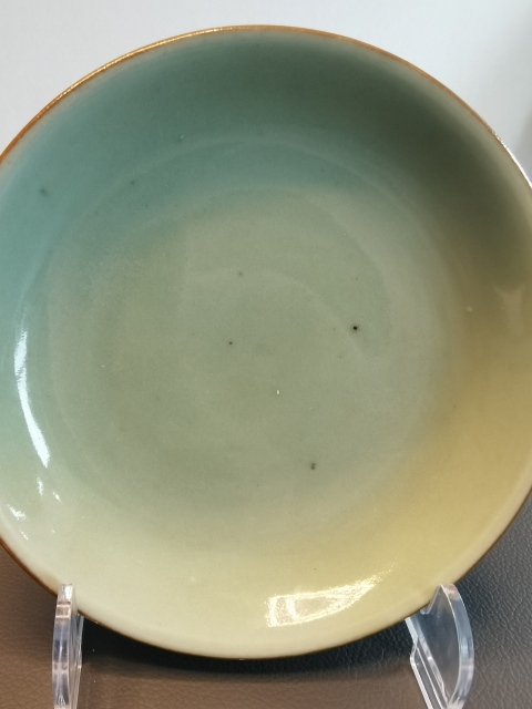 古玩陶瓷大清乾隆年制官窯本朝款豆青釉盤拍賣，當前價格980元