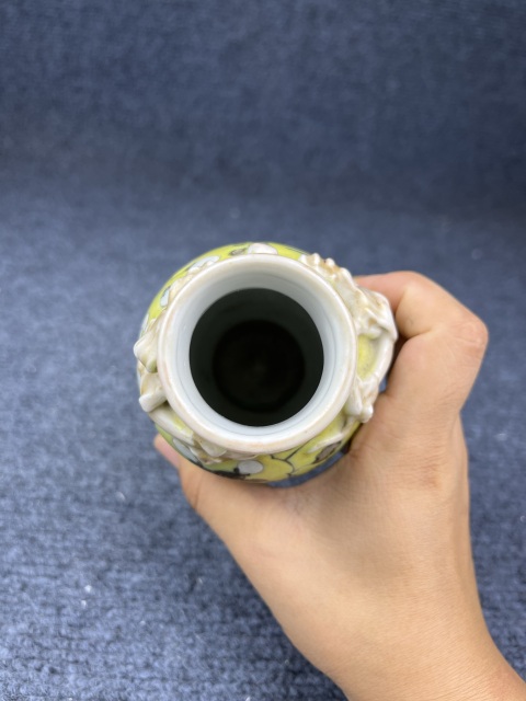 古玩陶瓷黃地粉彩大雅齋風格賞瓶拍賣,當前價格2588元