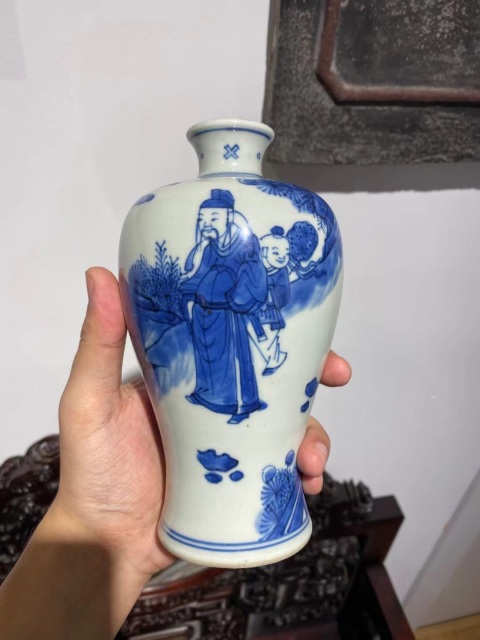 域鉴古玩】清康熙青花人物故事纹梅瓶鉴定结果_清康熙青花人物