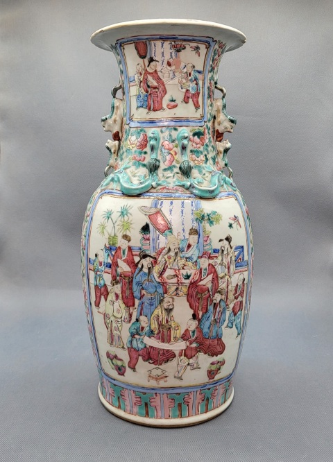 古玩陶瓷清中晚粉彩人物獅耳花口瓶拍賣，當前價格8800元