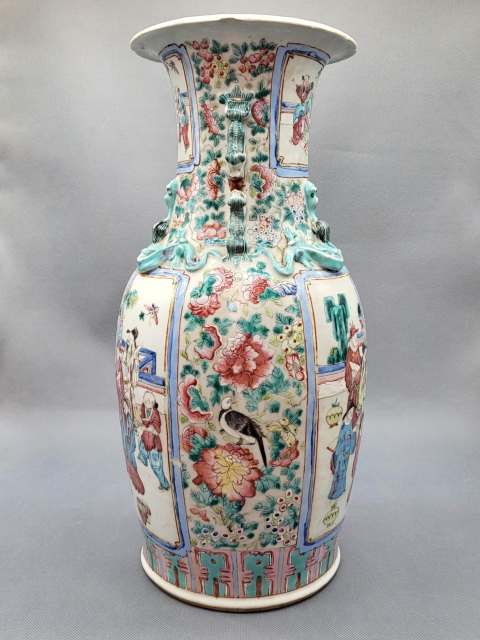 古玩陶瓷清中晚粉彩人物獅耳花口瓶拍賣，當前價格8800元