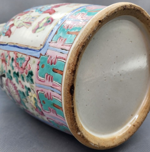 古玩陶瓷清中晚粉彩人物獅耳花口瓶拍賣，當前價格8800元