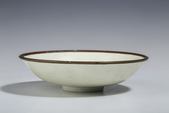 古玩陶瓷青白釉暗刻嬰戲紋碗 真品鑒賞圖