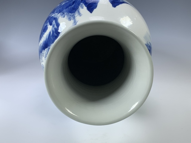 域鉴古玩】清晚期·青花山水风景人物纹瓶拍卖价格/图片/值多少钱