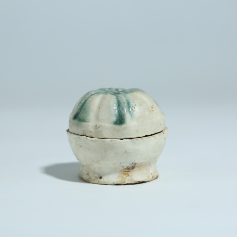 古玩陶瓷綠彩模印蓋盒(王字款)拍賣,當(dāng)前價(jià)格15000元