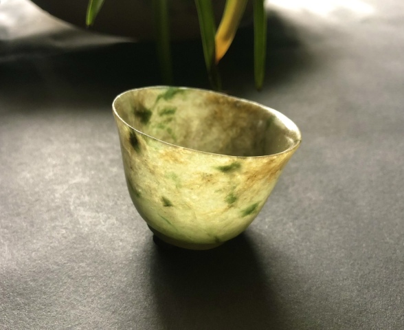 古玩玉器清代超一流官造冰種飄花帶底寬老翡翠杯子拍賣，當前價格60000元