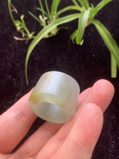 古玩玉器清代天然翡翠雕“素紋扳指”拍賣,當前價格6500元