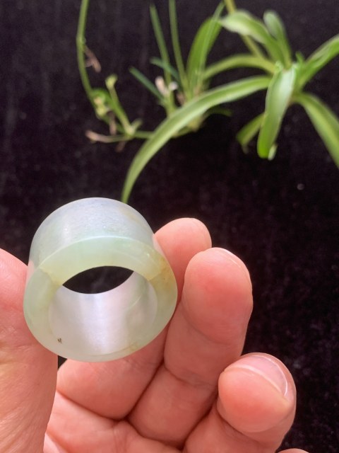 古玩玉器清代天然翡翠雕“素紋扳指”拍賣,當前價格6500元