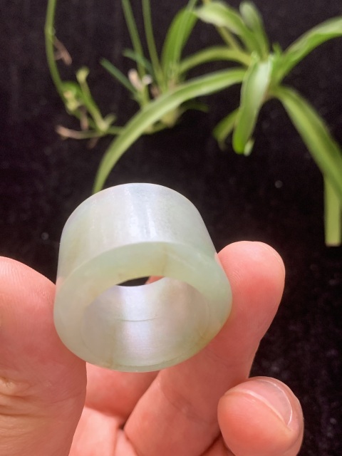 古玩玉器清代天然翡翠雕“素紋扳指”拍賣,當前價格6500元