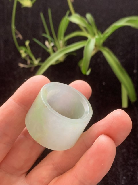 古玩玉器清代天然翡翠雕“素紋扳指”拍賣,當前價格6500元