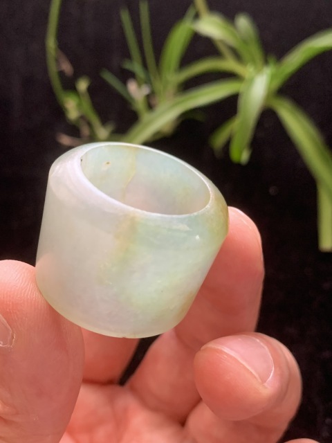 古玩玉器清代天然翡翠雕“素紋扳指”拍賣,當前價格6500元