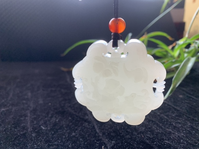 古玩玉器清代和田一級(jí)白玉福自天來牌子拍賣,當(dāng)前價(jià)格180000元