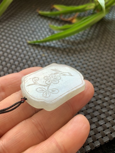 古玩玉器清代天然冰種翡翠雕“梅花紋”牌拍賣,當前價格7500元