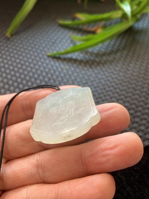 古玩玉器清代天然冰種翡翠雕“梅花紋”牌拍賣,當前價格7500元