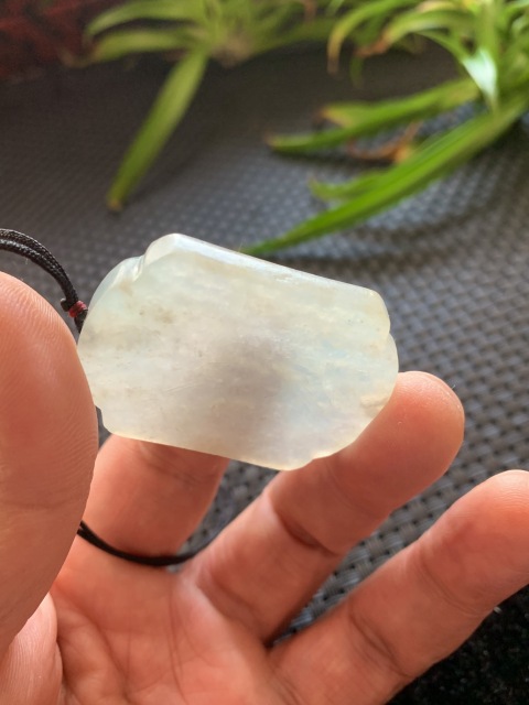 古玩玉器清代天然冰種翡翠雕“梅花紋”牌拍賣,當前價格7500元
