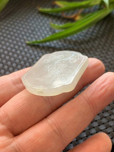 古玩玉器清代天然冰種翡翠雕“梅花紋”牌拍賣,當前價格7500元