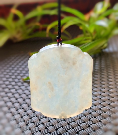 古玩玉器清代天然冰種翡翠雕“梅花紋”牌拍賣,當前價格7500元