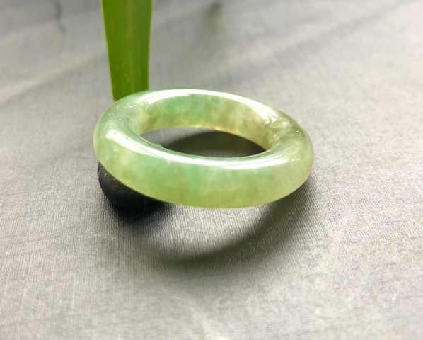 古玩玉器(一口價放漏)清代天然翡翠雕“素紋環”拍賣,當前價格7500元