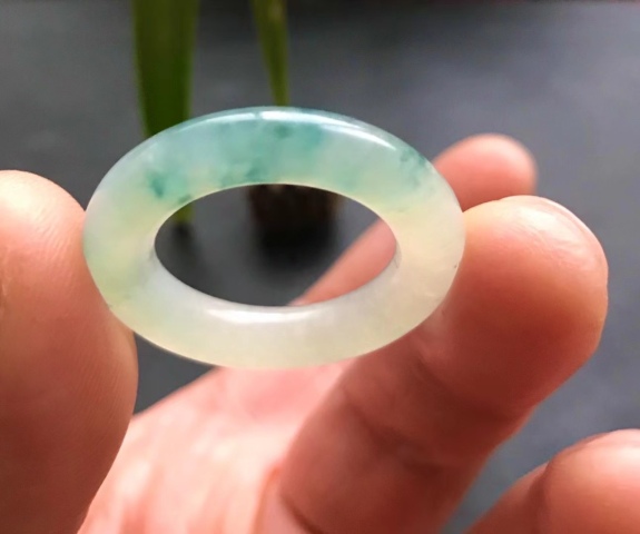 古玩玉器清代冰種天然翡翠雕“素紋環”拍賣,當前價格12000元