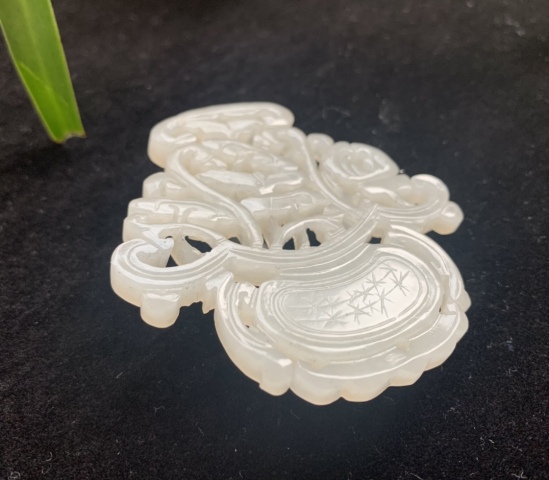 古玩玉器清代和田白玉花籃佩拍賣，當前價格22000元