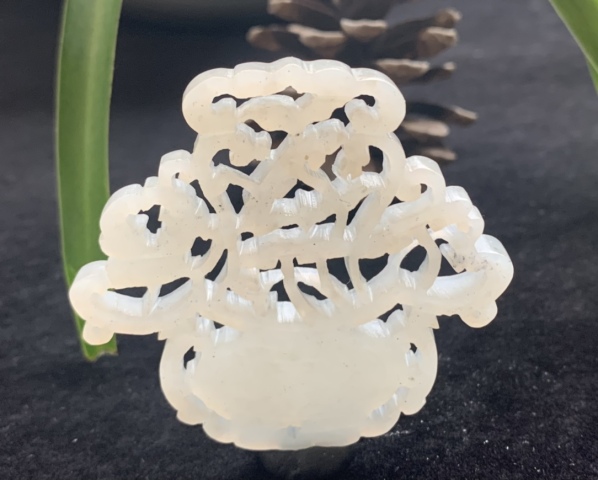古玩玉器清代和田白玉花籃佩拍賣，當前價格22000元