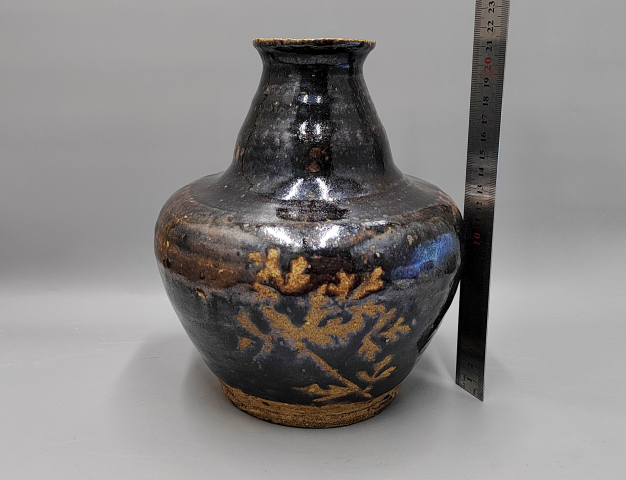 古玩陶瓷明末清初窯變釉刻花塔式瓶拍賣，當(dāng)前價(jià)格800元