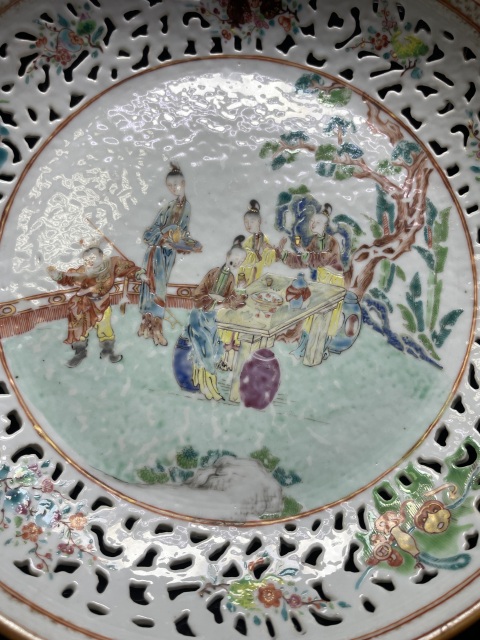 古玩陶瓷清雍正粉彩人物故事婁空臥盤拍賣，當(dāng)前價格28000元