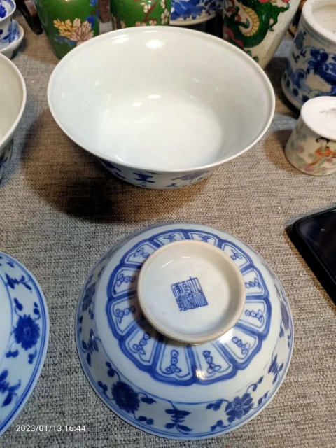 古玩陶瓷乾隆花卉紋青花蓋碗拍賣,當(dāng)前價(jià)格26888元