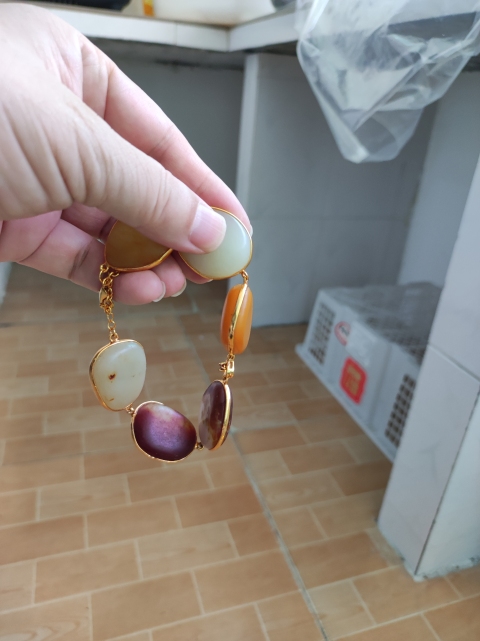 古玩玉器染色仿和田籽料手串拍賣,當前價格160元