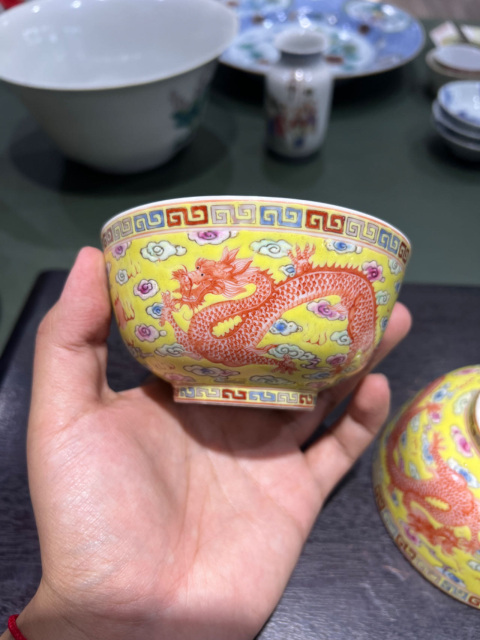 古玩陶瓷民國時期粉彩黃底龍紋碗一對拍賣,當前價格5600元